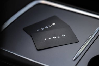 Kyiv, Ukrayna - 29 Eylül 2022: Tesla araç elektrikli anahtar kartı