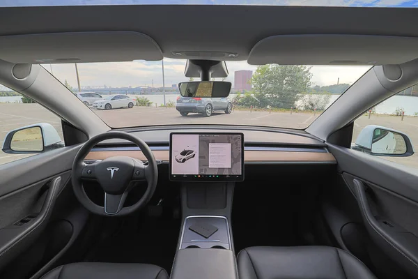 Kiew Ukraine September 2022 Frontansicht Aus Dem Elektroauto Innenraum Tesla — Stockfoto