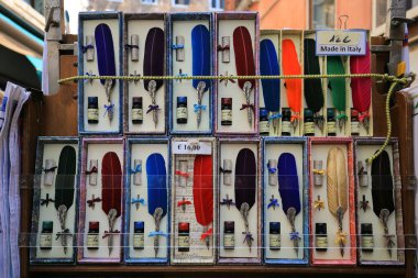 Venedik, İtalya - 21 Temmuz 2019: Yazarlık için klasik tüy kalem