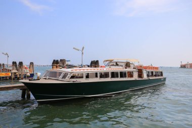 Venedik, İtalya - 21 Temmuz 2019: Venedik 'e demir atmış yolcu gemisi  