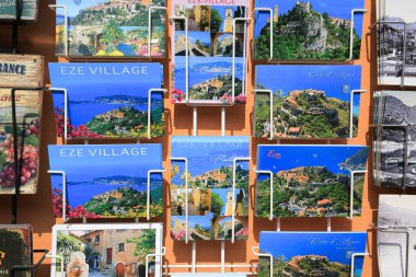 Eze, Fransa - 22 Temmuz 2019: Fransız Riviera kartpostalları satılık