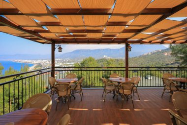 Türkiye tatil beldesinde açık teras kafe