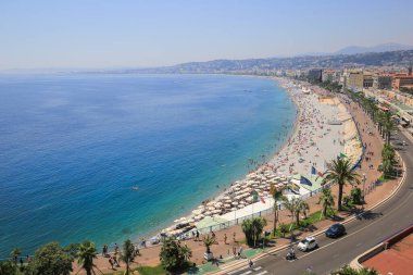Nice 'deki Fransız Rivierası' ndaki Cote d 'Azur plajı.