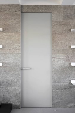 Gri iç kapı, odada yakın plan.