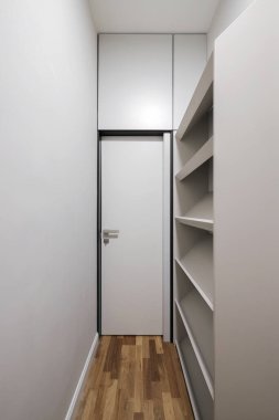 Soyunma odasındaki iç kapı.