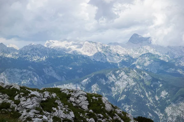 Paisagem Montanhosa Com Pico Triglav Horizonte Nos Alpes Julianos Eslovénia — Fotografia de Stock