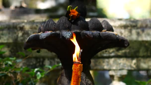 Горящая Свеча Тайском Храме — стоковое видео