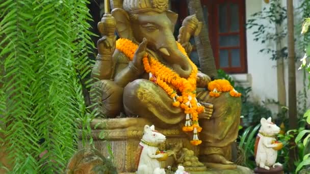 Ganesha Statue Thailändischen Tempel — Stockvideo
