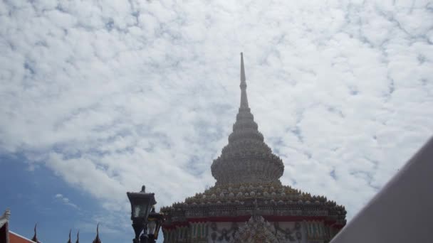 Βουδιστικός Ναός Στην Μπανγκόκ Της Ταϊλάνδης Πύργοι Ναών — Αρχείο Βίντεο