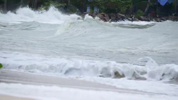 Μια Μικρή Καταιγίδα Στις Ακτές Ενός Νησιού Στην Ταϊλάνδη — Αρχείο Βίντεο