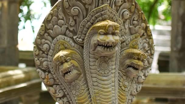 Escultura Templo Budista Una Serpiente Tres Cabezas — Vídeos de Stock