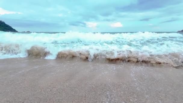Sumérjase Serena Belleza Del Paseo Marítimo Mientras Las Olas Cámara — Vídeos de Stock