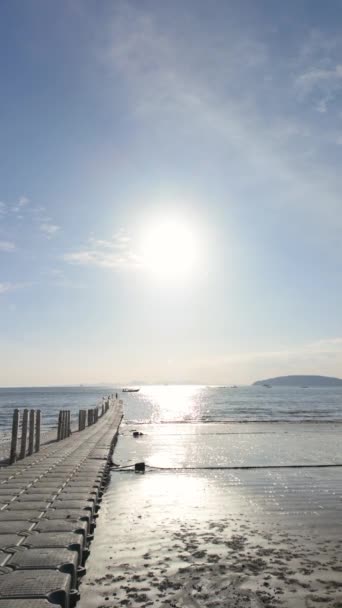 Свідок Тихої Краси Спокійного Пляжу Заході Сонця Сонцем Кидає Золоте — стокове відео