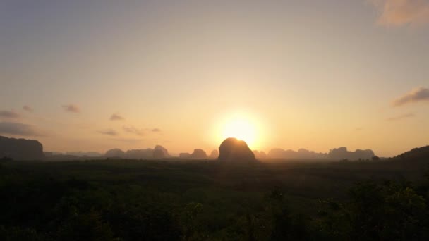 Witness Gentle Embrace Dawn Sun Rises Majestic Mountain Peaks Illuminating — Stock Video