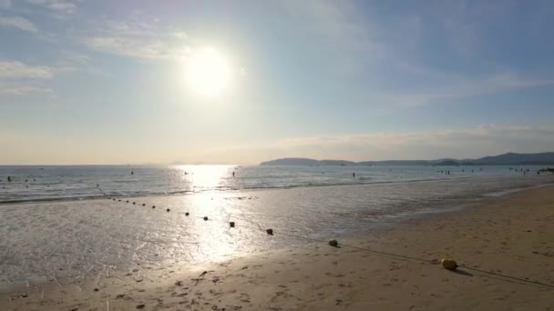 Poznaj Idylliczne Piękno Plaży Krabis Panoramicznym Widokiem Wybrzeże Spokojne Morze — Wideo stockowe