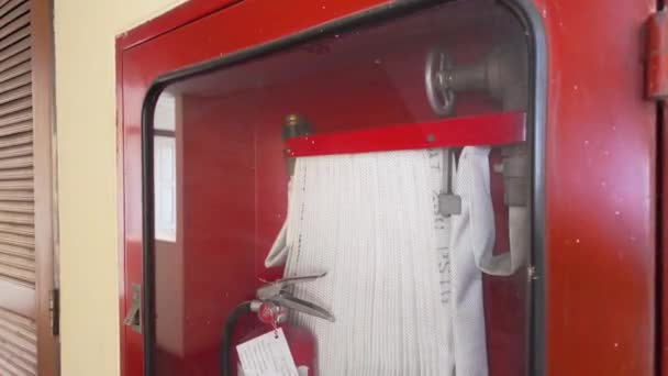 Základní Kámen Požární Bezpečnosti Pulzujícím Červeným Protipožárním Hydrantem Který Představuje — Stock video