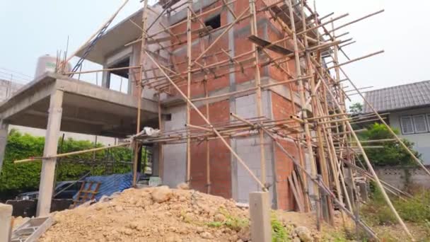Progresso Construção Casa Como Trabalhadores Ergue Edifício Residencial Dentro Cofragem — Vídeo de Stock