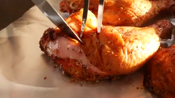 Skilled Chef Precisely Slices Smoked Chicken Drumsticks Showcasing Culinary Expertise — Stock Video