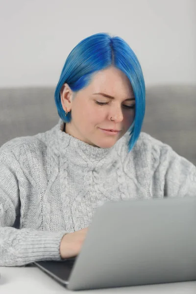 Blue Haired Female Person Works Computer Home Young Adult Woman — Fotografia de Stock