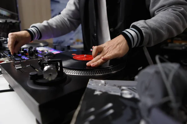Hip Hop Scratching Vinyl Record Music Turntable Player Close — Stok fotoğraf