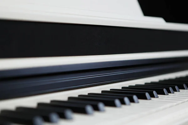Nowoczesny Biały Syntezator Fortepianu Profesjonalny Wysokiej Klasy Instrument Muzyczny Dla — Zdjęcie stockowe