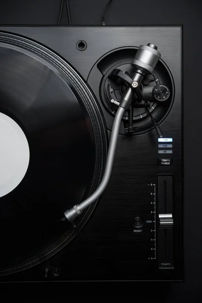 Turntable Plays Vinyl Record Music Professional Audio Equipment Hip Hop — Photo