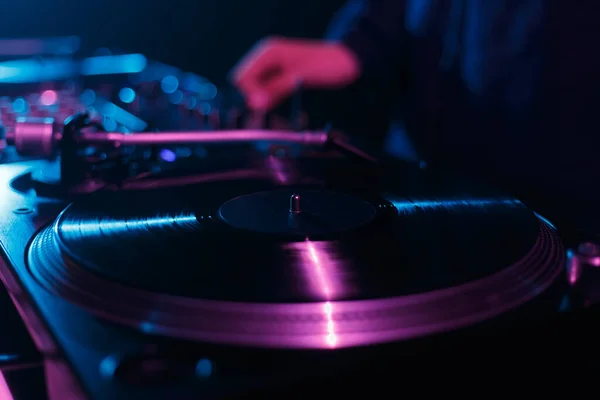Turntable Player Playing Vinyl Record Techno Party Dark Night Club — Stock Photo, Image