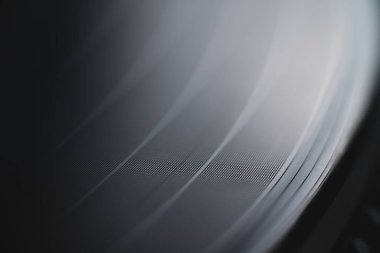 Pikapta müzik çalan vinil plak. Müzik parçalı turntable CD 'sinin makro çekimi