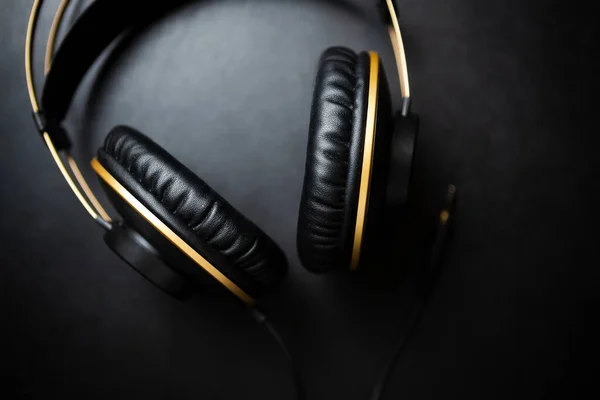 Επαγγελματικά Ακουστικά Επίπεδη Lay Headset Πυροβόλησε Απευθείας Από Πάνω Ακούστε — Φωτογραφία Αρχείου