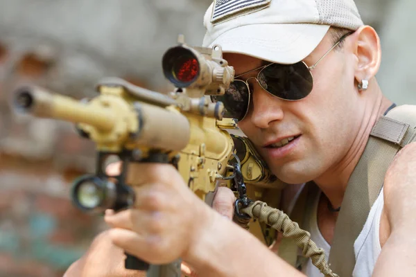 Portrait Cool Young Ukrainian Soldier Sunglasses Shooting Sight Modern Assault — Stock Photo, Image