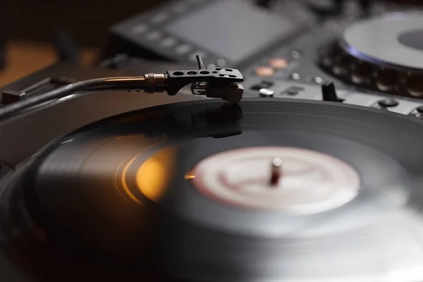 Turntables Needle Playing Music Analog Vinyl Disc Close Professional Turn — Stock Photo, Image