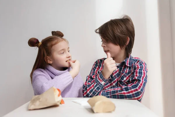 Cute White Kids Looking Each Other While Eating Fries Fast — Stock Photo, Image