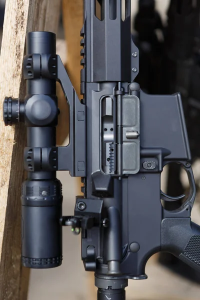 Black 56Mm Rifle Assalto Com Escopo Óptico Arma Americana Moderna — Fotografia de Stock