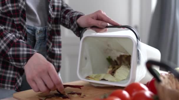 Une Femme Responsable Recyclage Des Déchets Alimentaires Organiques Dans Une — Video