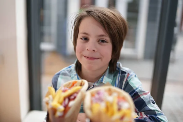 Glad Lille Dreng Fastfood Restaurant Portræt Munter Hvid Knægt Klar - Stock-foto