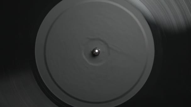 Černý Vinylový Disk Rotující Gramofonovém Zařízení Plochém Videoklipu Gramofon Přehrávající — Stock video