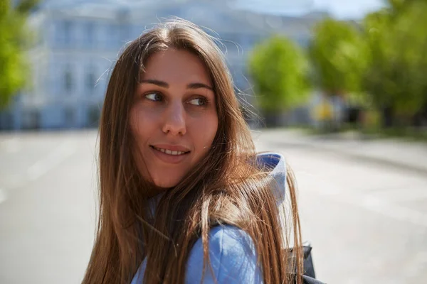 Portret Van Een Vrij Natuurlijk Uitziende Vrouw Uit Oekraïne Aantrekkelijke — Stockfoto