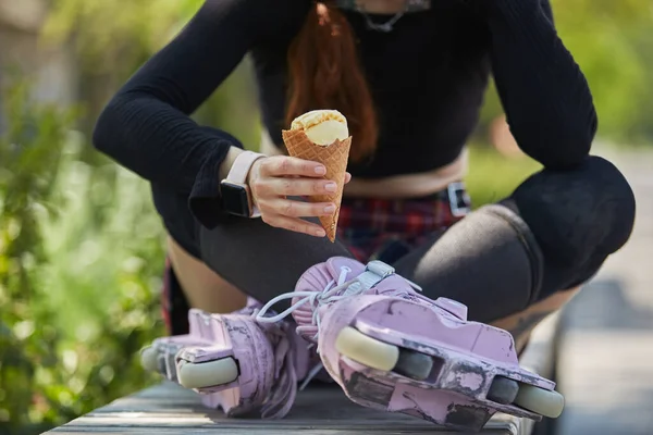 Roller Blader Girl Sitting Bench Ice Cream Hand Young Aggressive — Stock Photo, Image