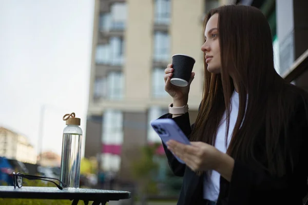 Beautiful Young Woman Drinking Coffee Browsing Mobile Phone Outdoor Cafe — Stock Photo, Image