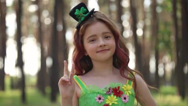 Cute Leprechaun Girl Posing Sunny Forest Beautiful Little Girl Wearing — Vídeos de Stock