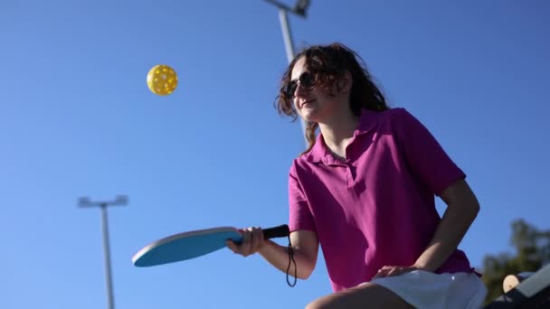Pickle Ball Player Juggling Perforated Plastic Ball Racket — Stock Video