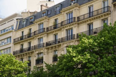 Paris 'in merkezindeki üst sınıf bir ev. PARIS - 29 Nisan, 2019