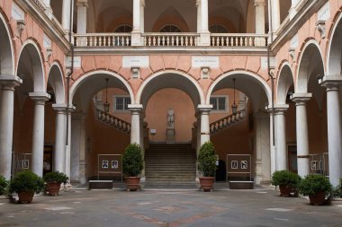 Cenova 'daki Galeria Brignole' un avlusunda Sale De Ferrari (Palazzo Rosso). GENOA - 1 Mayıs 2019