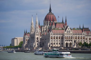 Macaristan Parlamento Binası (Macarca: Orszghz). Budapeşte, Macaristan - 7 Mayıs 2019 