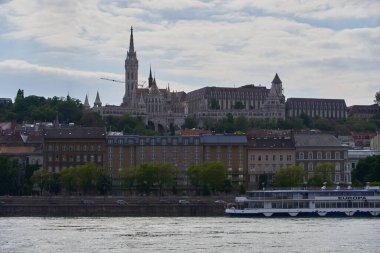 Buda Kalesi Varsayımı Kilisesi (Macarca: Nagyboldogasszony-templom), Matthias Kilisesi (Macarca: Mtys-templom) olarak bilinir. Budapeşte, Macaristan - 7 Mayıs 2019 