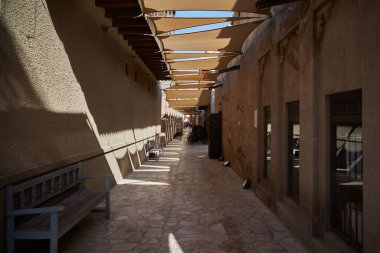 Al Fahidi bölgesinin caddesi. Dubai, BAE - 4 Şubat 2020