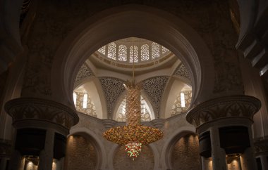 Şeyh Zayed Büyük Camii 'nin içi. Abu Dabi, BAE - 8 Şubat 2020