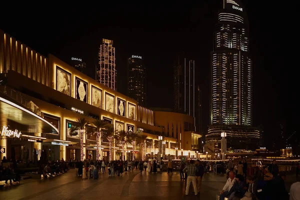 stock image Large group of tourists outside Dubai Mall shopping center in the downtown. Dubai, UAE - 2 February, 2020