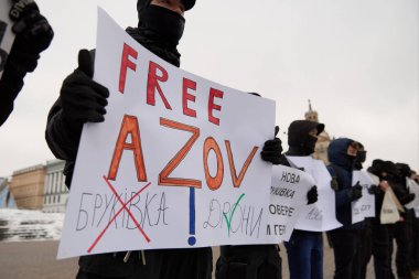 Meydan Meydanı 'nda Azovstal savunucularının yakınları tarafından barışçıl bir gösteri düzenlendi. İnsanlar savaş esirlerinin Rus esaretinden serbest bırakılmasını talep ediyor. Kyiv, Ukrayna - 3 Aralık 2023