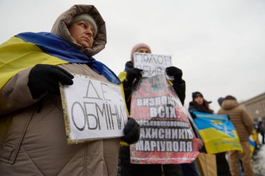 Meydan Meydanı 'nda Azovstal savunucularının yakınları tarafından barışçıl bir gösteri düzenlendi. İnsanlar savaş esirlerinin Rus esaretinden serbest bırakılmasını talep ediyor. Kyiv, Ukrayna - 3 Aralık 2023